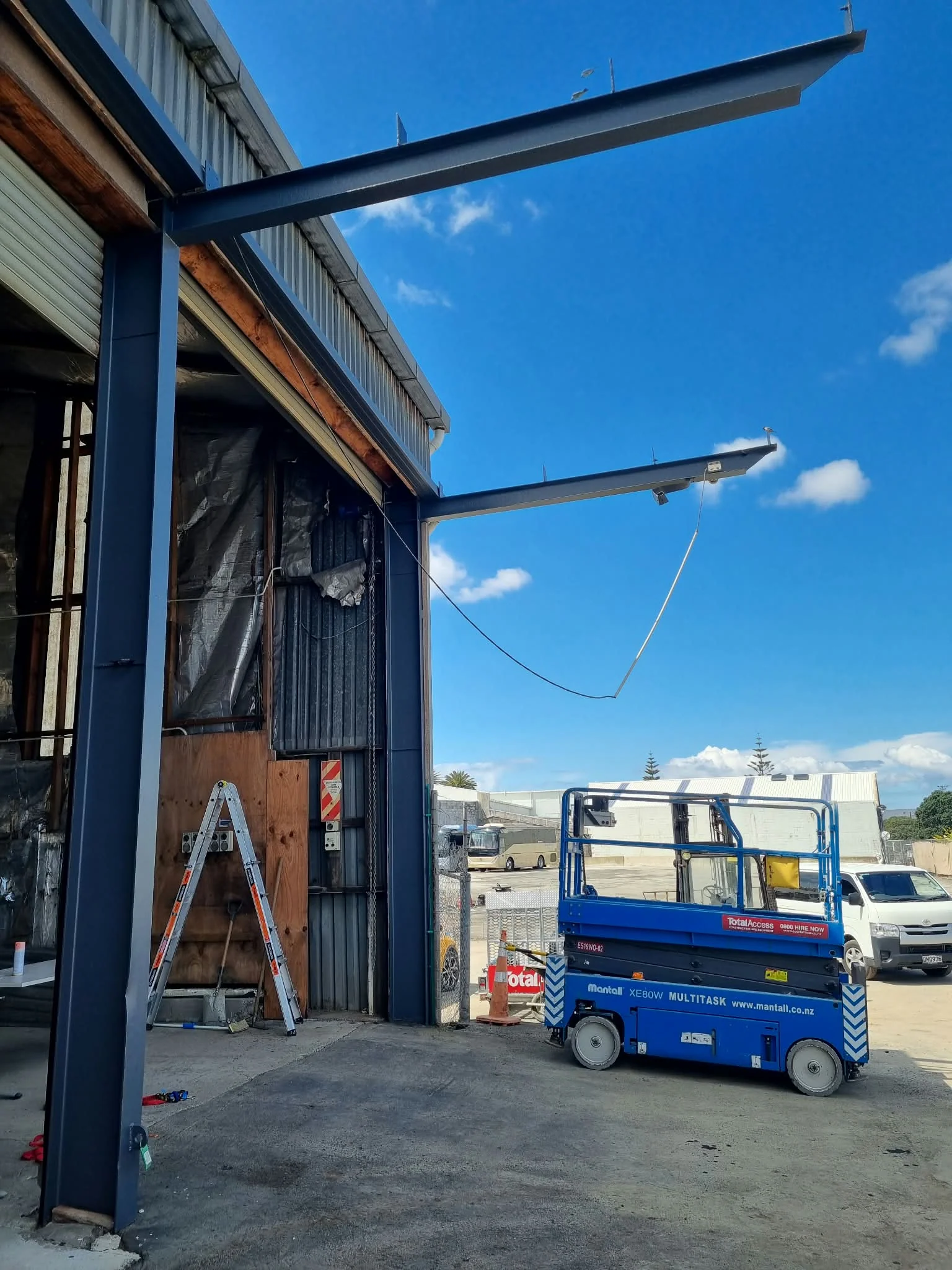 After: painted structural steel columns and projecting beams at Alfred Street